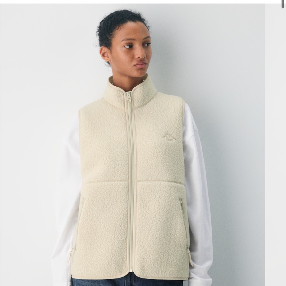 NWT Aritzia Polartec Thermal Pro mockneck zip up vest